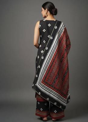 Black printed silk crepe kurta sets 4