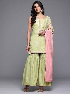 Green printed pure cotton kurta sets 5