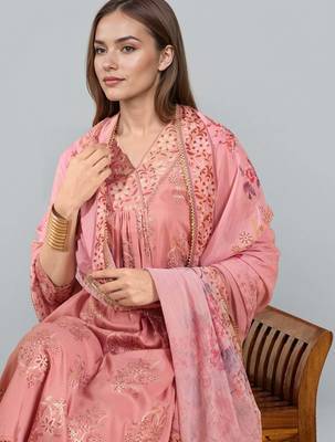 Pink printed silk blend kurta sets 2