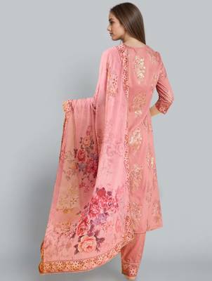 Pink printed silk blend kurta sets 3