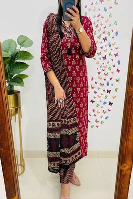 Floral printed v neck cotton kurta trosuer and dupatta set 1