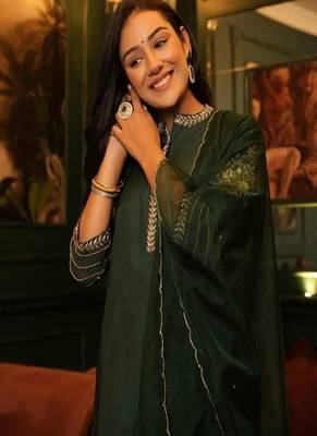 Floral embroidered round neck cotton kurta trosuer and dupatta set 4