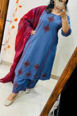 Floral embroidered round neck cotton kurta trosuer and dupatta set 3