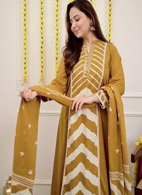 Floral embroidered round neck cotton kurta trosuer and dupatta set 2