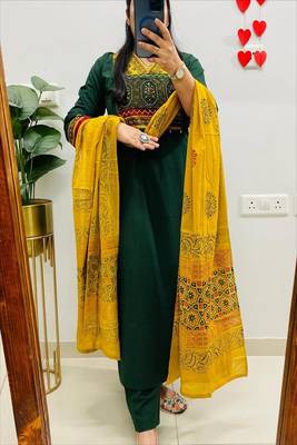 Green floral embroidered v neck cotton kurta trouser dupatta set 2