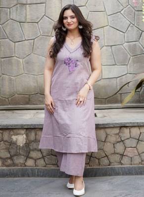 Floral embroidered cotton v neck kurta & trouser set 1