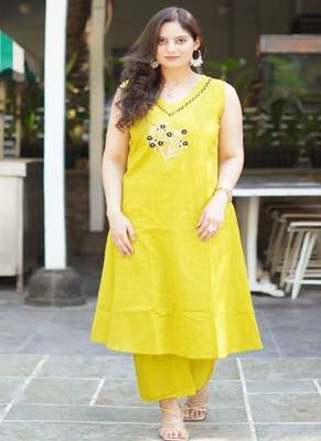 Floral embroidered cotton v neck kurta & trouser set 2