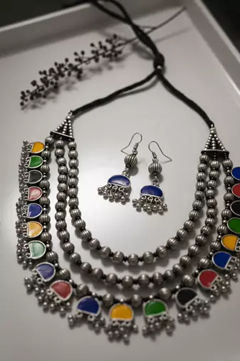Nvr women multicolor german silver elite chic artificial stones layered jewellery set