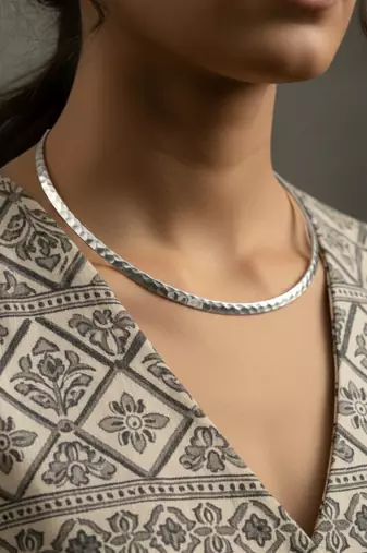 Nvr women silver-plated oxidized statement choker necklace