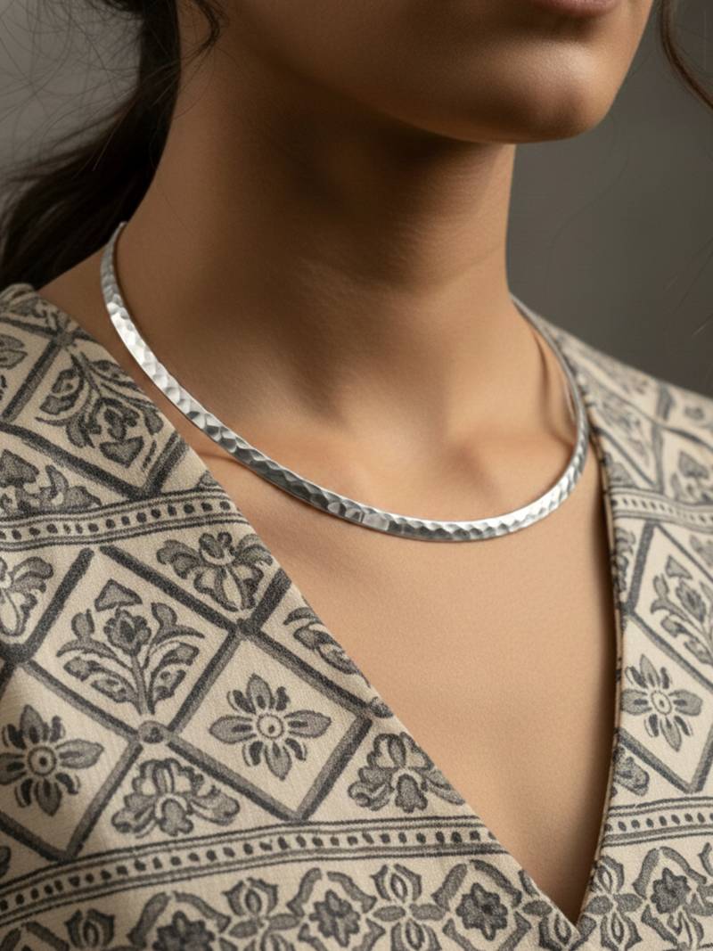 Nvr women silver-plated oxidized statement choker necklace