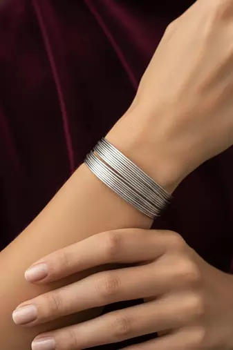 Nvr women silver plated circle split coil wire cuff bracelet