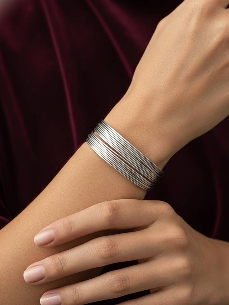 Nvr women silver plated circle split coil wire cuff bracelet