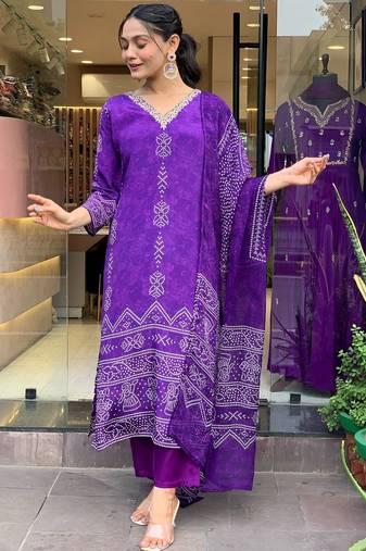 Women's purple french crepe embroidered kurta pant set with chinon dupatta