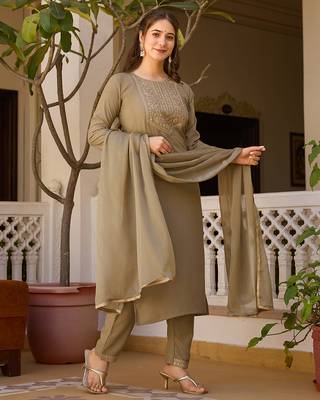Women's pista rayon sequin embroidered kurta pant set with solid chinon dupatta 3