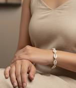 Nvr women handmade cowrie shell & beaded bracelet 