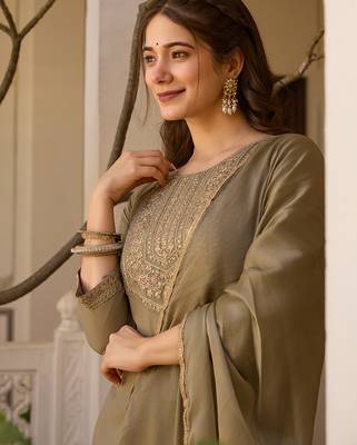 Women's pista rayon sequin embroidered kurta pant set with solid chinon dupatta 4