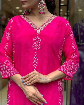 Pink french crepe v-neck kurta with sequin and stone embroidery printed chinon dupatta for elegant festive wear. 5