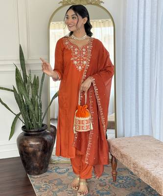 Women's orange viscose chinon embroidered kurta pant set with chanderi dupatta 3