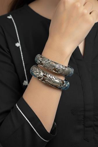 Nvr women's set of 2 oxidized silver plated peacock & floral design kada bangle