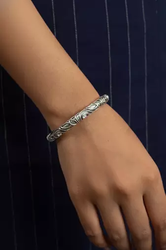 Nvr women's handcrafted silver plated texture weave kada bangle
