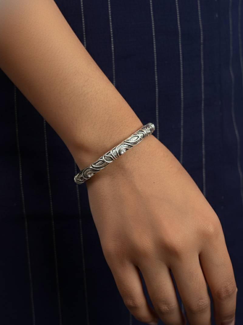 Nvr women's handcrafted silver plated texture weave kada bangle