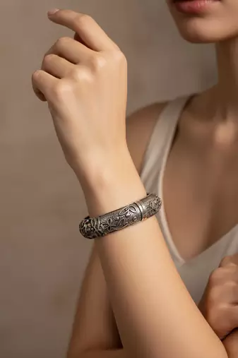 Nvr women's traditional indian handcrafted flower design kada bangle