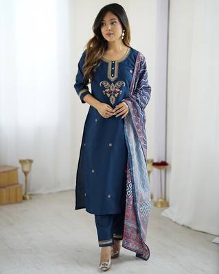 Women's navy blue chanderi silk sequin embroidered kurta pant set with printed muslin dupatta 2