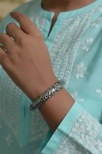 Nvr women's traditional handcrafted floral pattern kada bangle