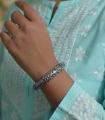 Nvr women's traditional handcrafted floral pattern kada bangle