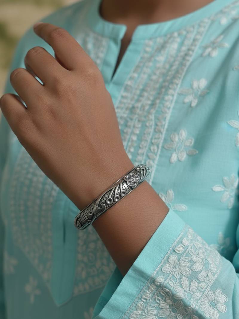 Nvr women's traditional handcrafted floral pattern kada bangle