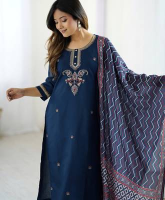 Women's navy blue chanderi silk sequin embroidered kurta pant set with printed muslin dupatta 3