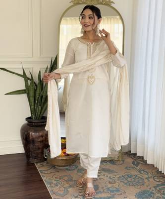 Women's off white viscose chanderi embroidered kurta pant set with jacquard dupatta 2