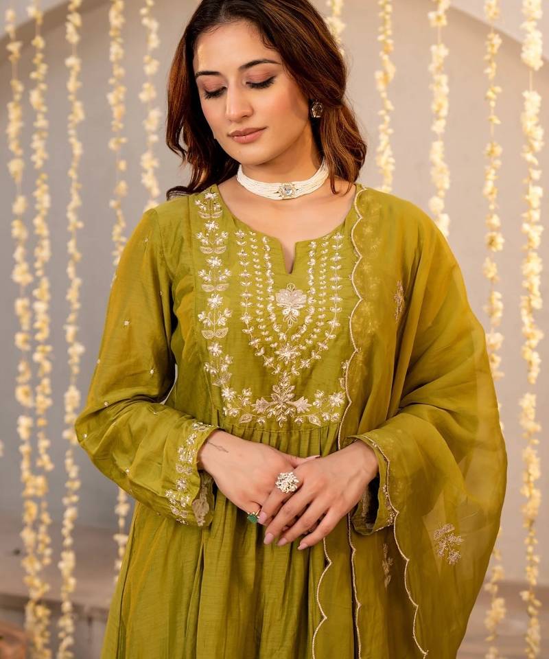Women's chanderi silk sequin stone embroidered v neck green kurta pant set with chanderi dupatta