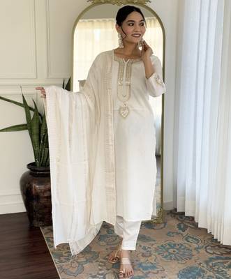Women's off white viscose chanderi embroidered kurta pant set with jacquard dupatta 3