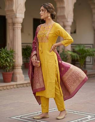 Arriva fab women's silk embroidered  kurta set with duppata 2