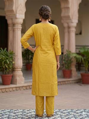 Arriva fab women's silk embroidered  kurta set with duppata 3