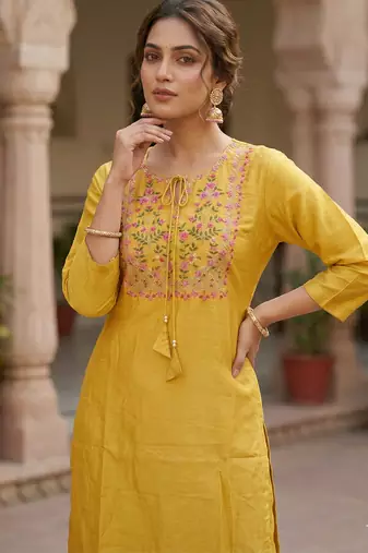 Arriva fab women's silk embroidered  kurta set with duppata