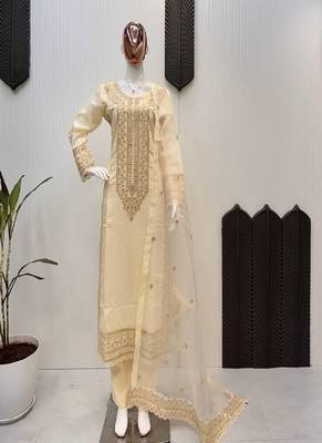 Cream embroidered kurta set 2