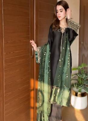 Black kurta pant set with green dupatta 2