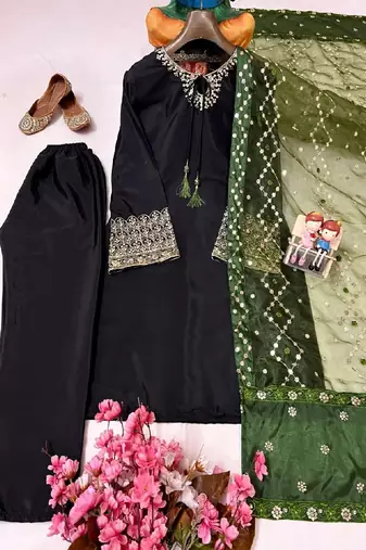 Black kurta pant set with green dupatta