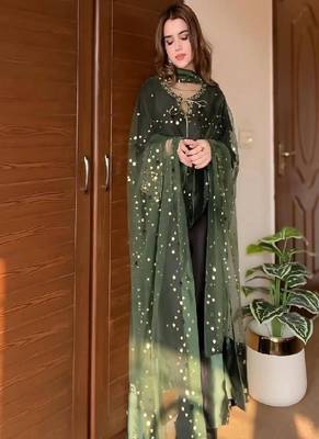 Black kurta pant set with green dupatta 4