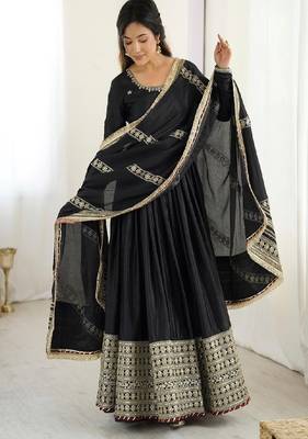 Black anarkali gown set 4