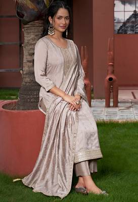 Women's cream vichitra silk sequin embroidered kurta pant set with vichitra silk dupatta 3