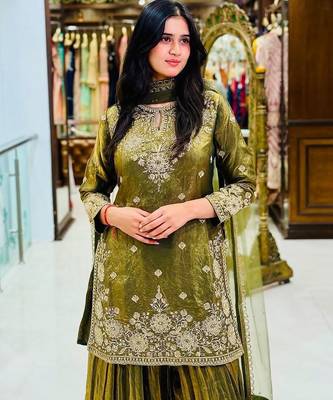 Olive green embroidered kurta 3