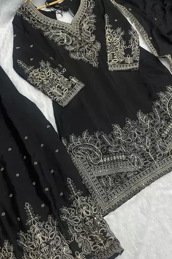 Black embroidered kurta set