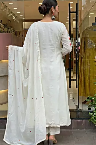 Whitechanderi silk kurta set with embroidered dupatta
