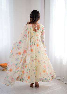 Off whitefloral organza gown set with micro cotton inner & dupatta 2
