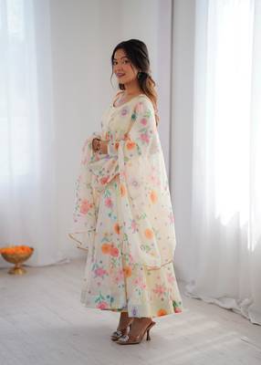 Off whitefloral organza gown set with micro cotton inner & dupatta 3