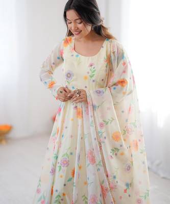 Off whitefloral organza gown set with micro cotton inner & dupatta 4