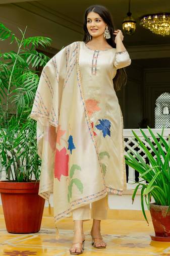 Off white embroidered viscose assam silk kurta set with dupatta